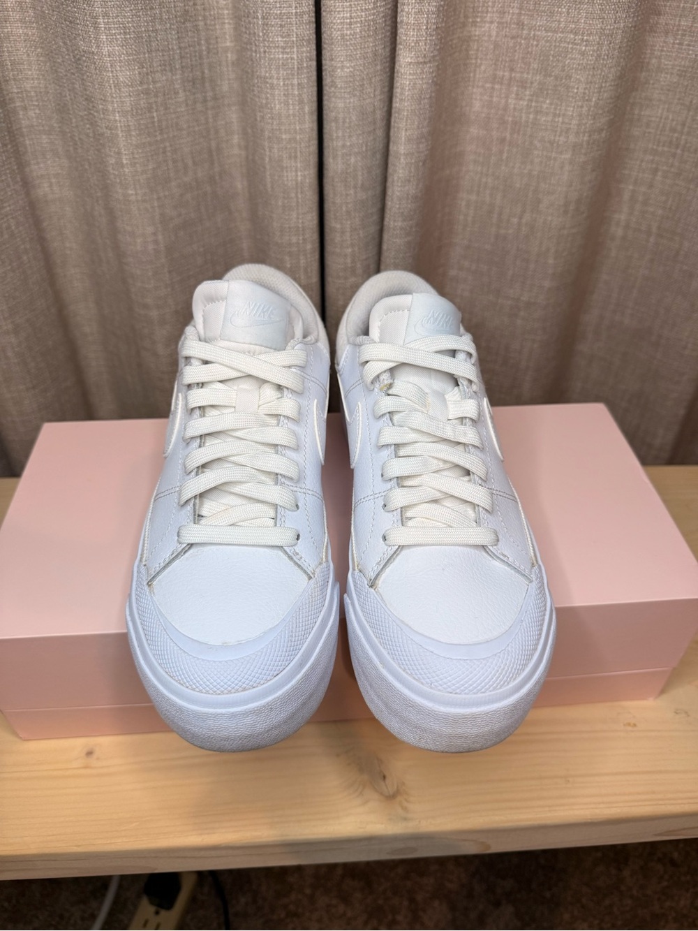 Nike Court Legacy Lift Triple White Platform Sneakers Women’s Size 6 DM7590-101 - Picture 3 of 9